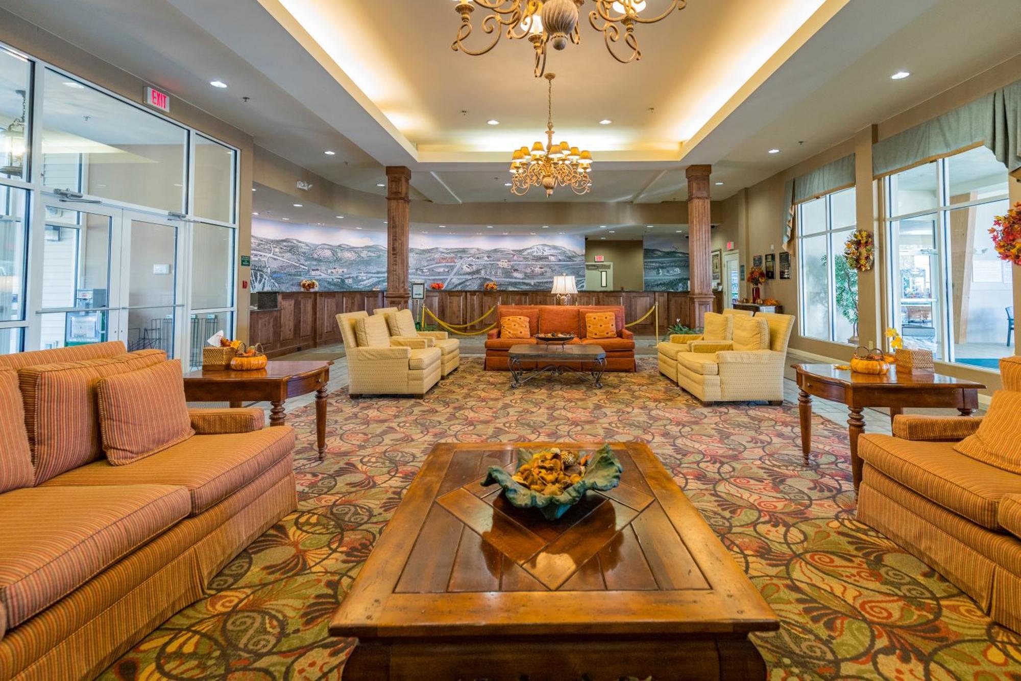 Vacation Village In The Berkshires Hancock Zewnętrze zdjęcie The lobby of the Hilton San Diego Bayfront