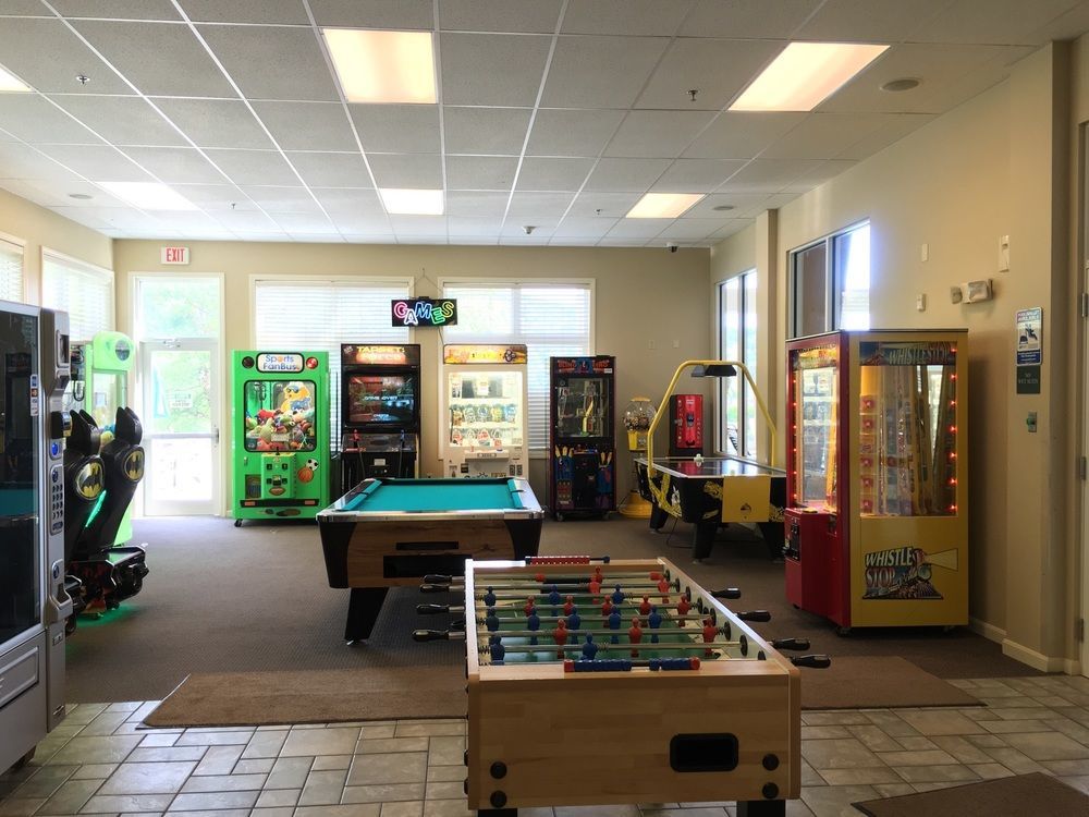 Vacation Village In The Berkshires Hancock Zewnętrze zdjęcie The game room at the Student Union