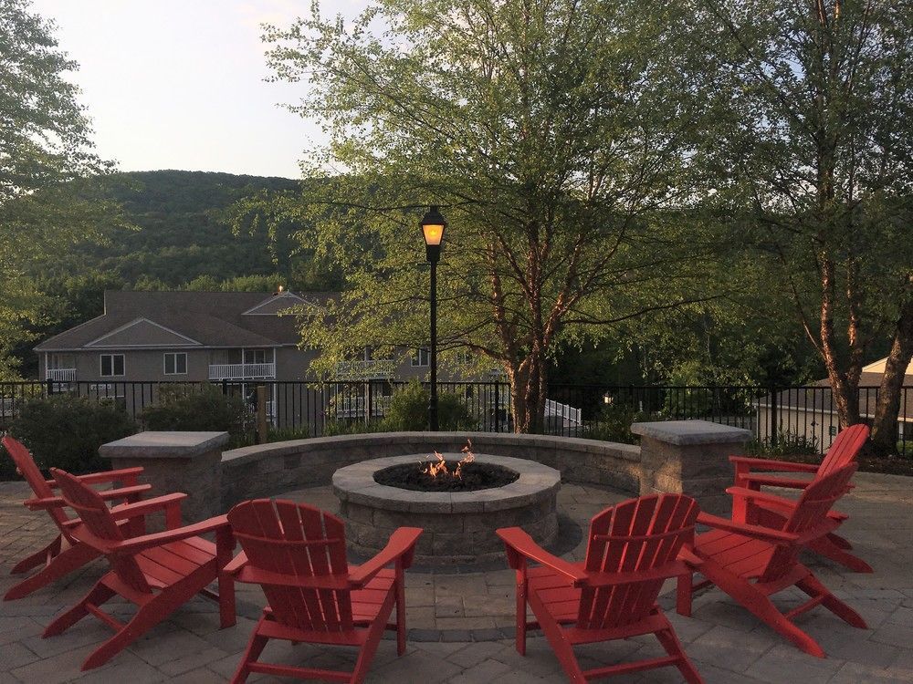 Vacation Village In The Berkshires Hancock Zewnętrze zdjęcie The fire pit at the main lodge