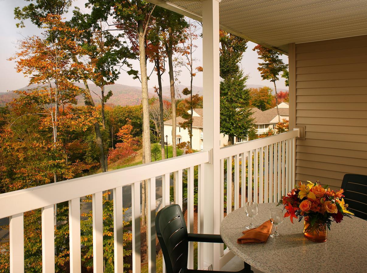 Vacation Village In The Berkshires Hancock Zewnętrze zdjęcie A typical balcony at the Inn at the Opera House