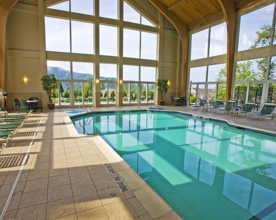 Vacation Village In The Berkshires Hancock Zewnętrze zdjęcie The indoor pool at the Grand Summit Hotel